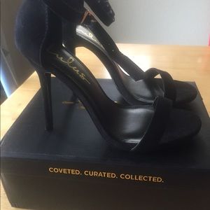 Lulus dress heel. brand new never worn.
